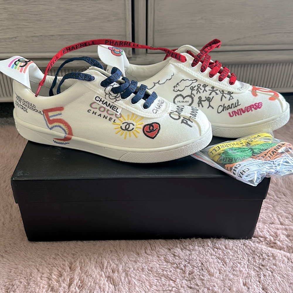 Cute Summery Sneakers! Brand new, never worn!